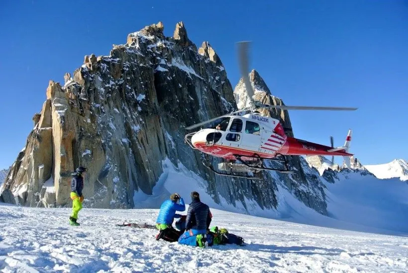 Dépose d'un héliski sur le glacier du Trient
